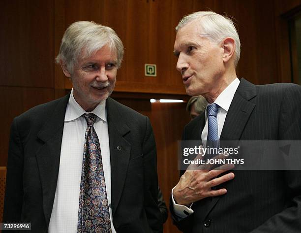 Finnish Foreign Minister Erkki Tuomioja chats with Dutch Foreign Minister Bernard Bot 12 February 2007 before a General Affairs Council meeting at EU...