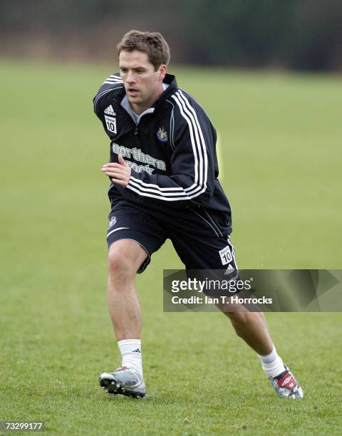Michael Owen goes through his paces, training in his first Newcastle United running session on February 2007 in Newcastle-upon-Tyne, England. Owen...