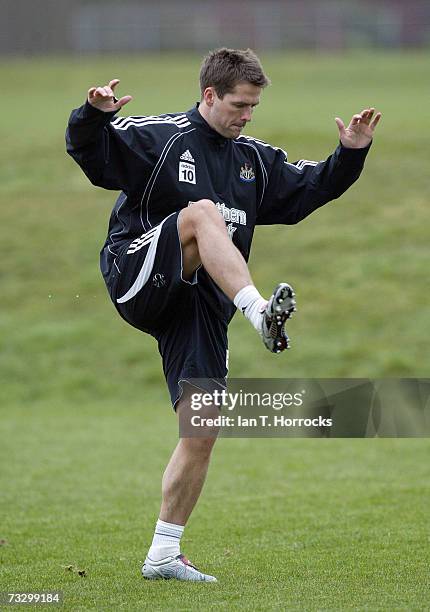 Michael Owen goes through his paces, training in his first Newcastle United running session on February 2007 in Newcastle-upon-Tyne, England. Owen...