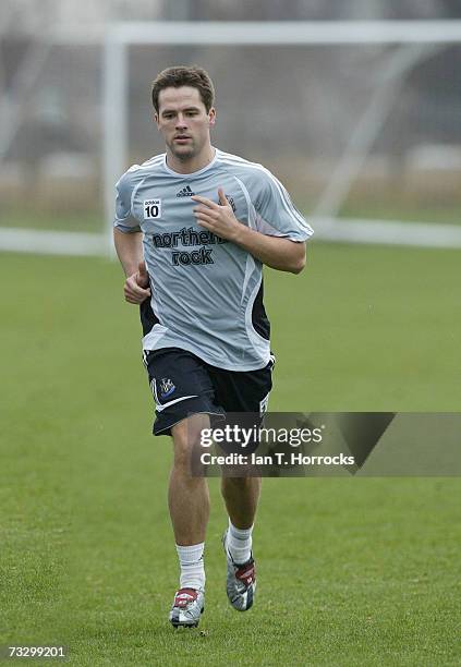 Michael Owen goes through his paces, training in his first Newcastle United running session on February 2007 in Newcastle-upon-Tyne, England. Owen...