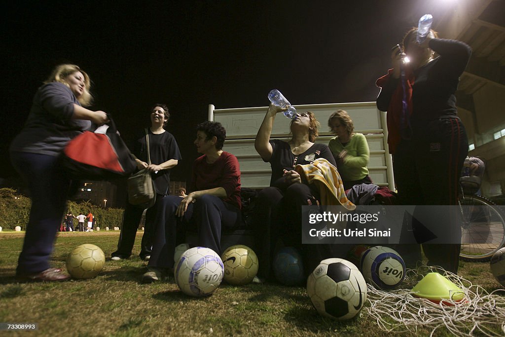 Israeli Women Form Soccer Club to Lose Weight