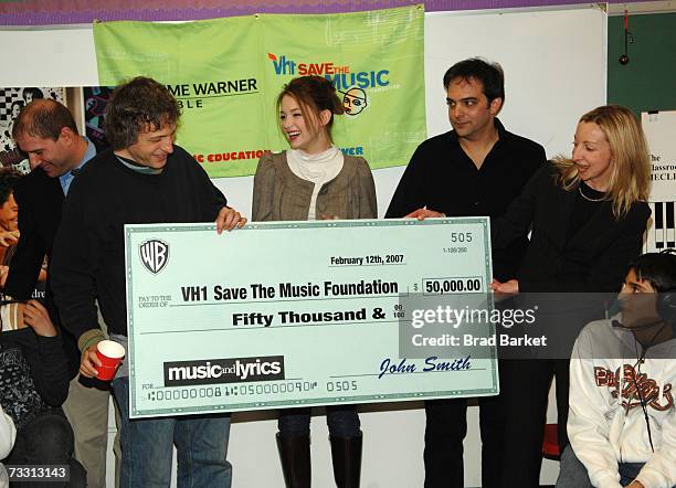 Director Marc Lawrence, actress Haley Bennett, composer Adam Schlesinger, and director of VH1Save the Music Foundation Laurie Schopp donate a check...