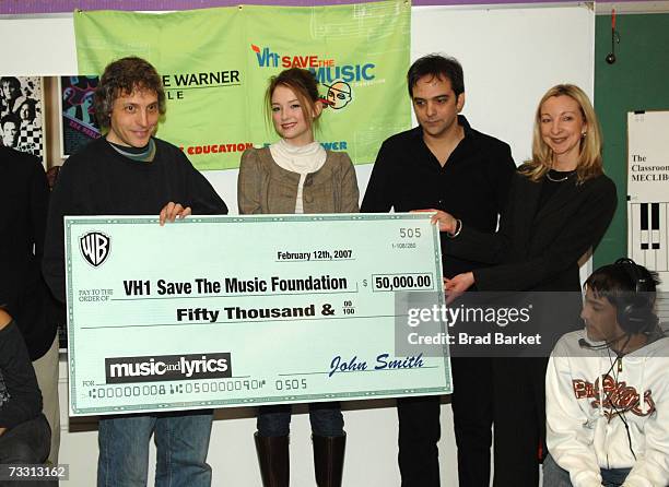 Director Marc Lawrence, actress Haley Bennett, composer Adam Schlesinger, and director of VH1Save the Music Foundation Laurie Schopp donate a check...