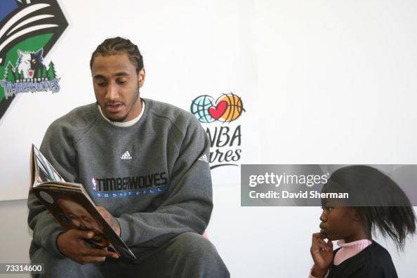 Bracey Wright of the Minnesota Timberwolves reads to 3rd and 4th