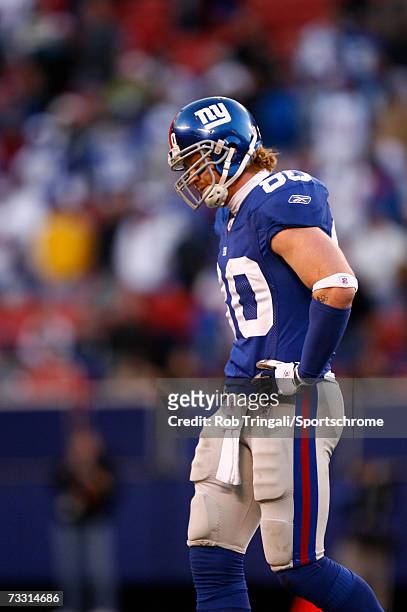 Tight End Jeremy Shockey of the New York Giants walks off the field dejected against the New Orleans Saints on December 24, 2006 at Giants Stadium in...