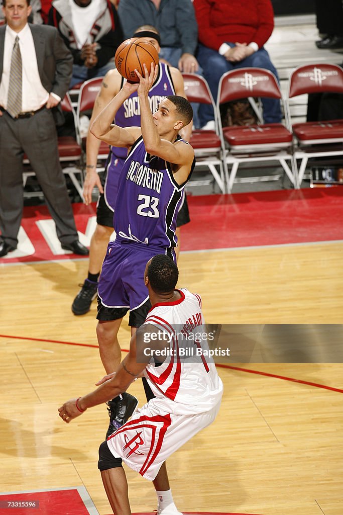 Kevin Martin Rockets Kevin Martin of the Sacramento Kings puts up a shot as Tracy McGrady ...