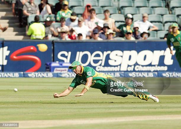 Herschelle Gibbs fields during the Fifth ODI between South Africa and Pakistan at Liberty Life Wanderers on February 14 in Johannesburg, South Africa.