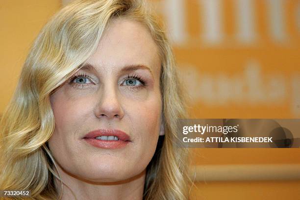 Movie actress Daryil Hannah arrives at a press conference 09 February 2007 in Budapest. Daryl Hannah is the main guest of 12th Opera Ball in the...