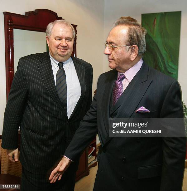 Pakistani Foreign Minister Khurshid Kasuri and Russian Deputy Foreign Minister Sergey Kislyak arrive for a meeting in Islamabad, 15 February 2007....
