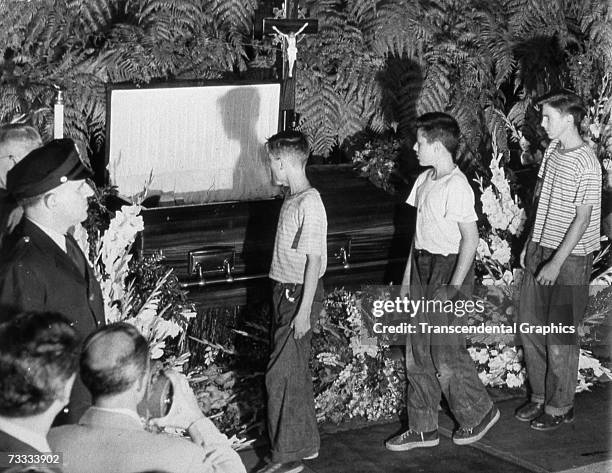 Baby Ruth Case NEW YORK - AUGUST 17, 1948. The body of Babe Ruth lies in an open ...