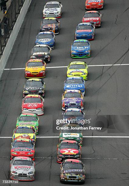 Snickers Dark Car Ricky Rudd 1,754 Nascar Gatorade Stock Photos, High-Res Pictures, and Images ...