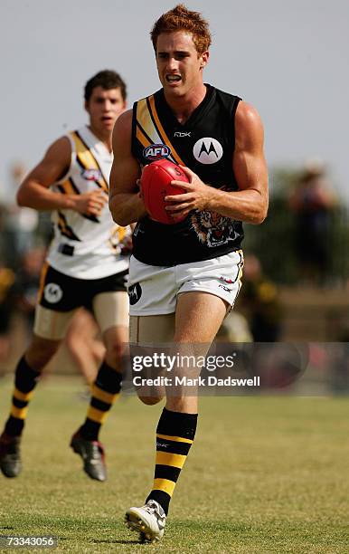 Daniel Jackson of Team Rawlings marks on the lead during the Richmond Tigers intra-club AFL match at Casey Fields on February 16, 2007 in Melbourne,...