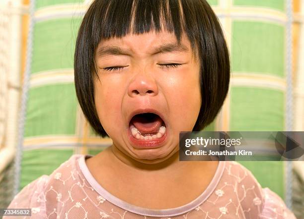 girl (2-4) crying - bad bangs imagens e fotografias de stock