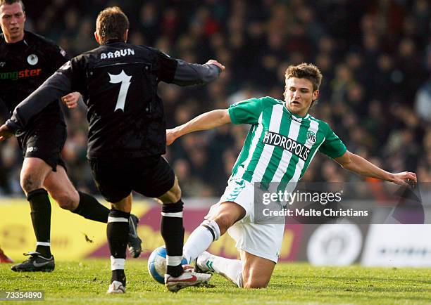 Marvin Braun of Pauli competes with Artur Schefer of Luebeck during the Third League match between FC St.Pauli and VFB Luebeck at the Millerntor...