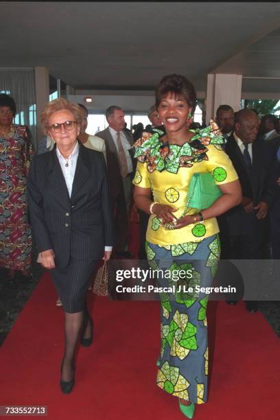 Bernadette Chirac with Edith Lucie Bongo upon her arrival in Libreville.
