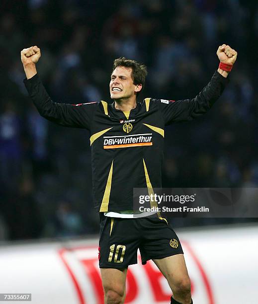 Manuel Friedrich of Mainz celebrates his team's victory during the Bundesliga match between Hertha BSC Berlin and FSV Mainz 05 at the Olympic stadium...