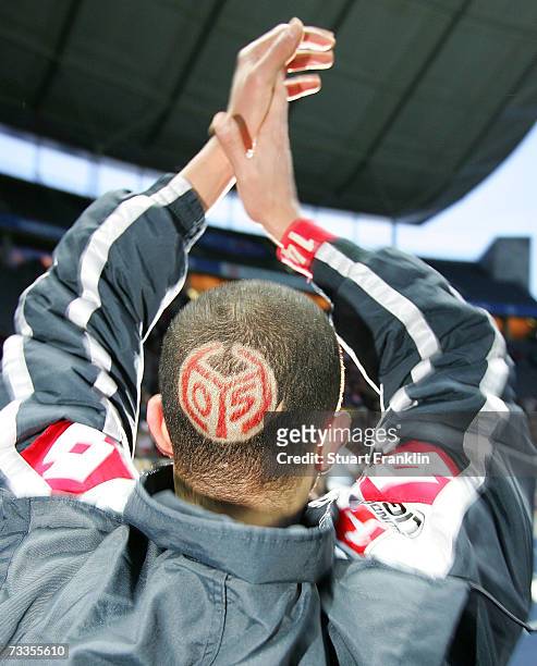 Mohamed Zidan of Mainz celebrates his team's victory during the Bundesliga match between Hertha BSC Berlin and FSV Mainz 05 at the Olympic stadium on...