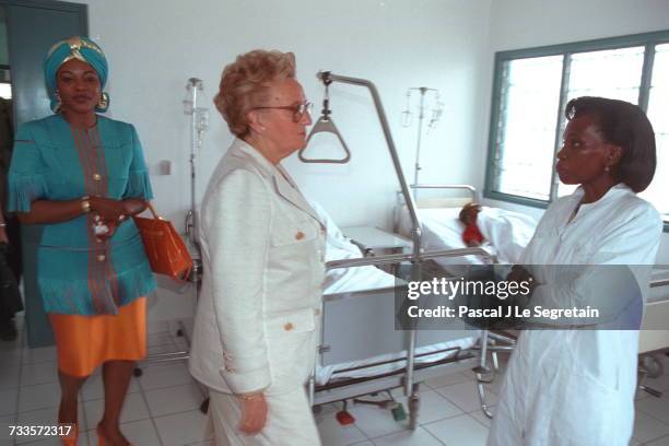 Bernadette Chirac and Edith Lucie Bongo at the inauguration of the AIDS Center in Libreville.