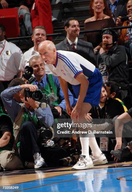 Referee Dick Bavetta kneels down to begin his race against former NBA player Charles Barkley at NBA All-Star Weekend at the Thomas & Mack Center...