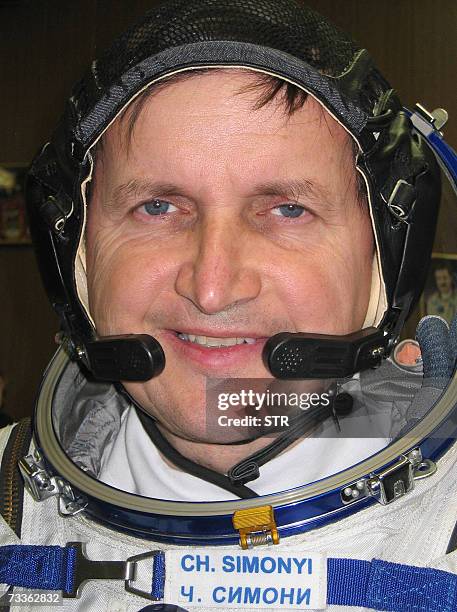 Moscow, RUSSIAN FEDERATION: Picture taken 22 January 2007 shows former Microsoft software developer Charles Simonyi wearing a space suit at a factory...