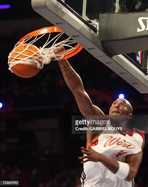 Las Vegas, UNITED STATES: The West's Kobe Bryant dunks the ball against the East All Stars for two points during the NBA All Star Game, 18 February...