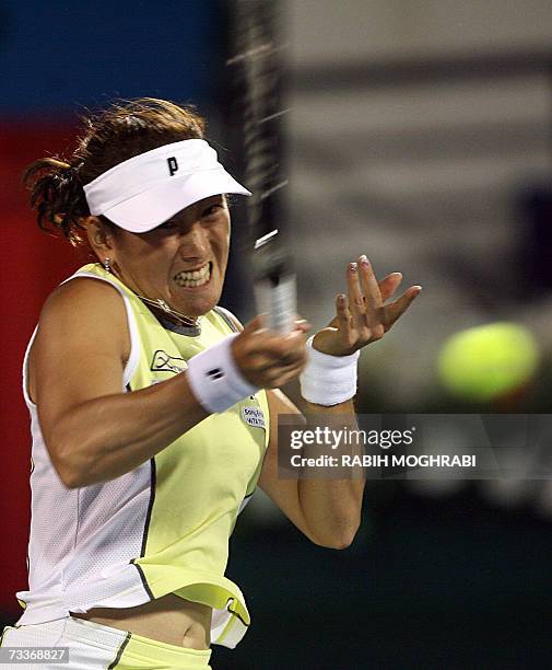 Dubai, UNITED ARAB EMIRATES: Japanese player Ai Sugiyama returns to her Tunisian opponent Selima Sfar during their Dubai Duty Free Open tennis match,...