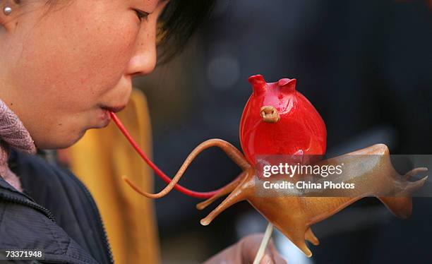 Tangren Sugar Sculpture Photos and Premium High Res Pictures - Getty Images