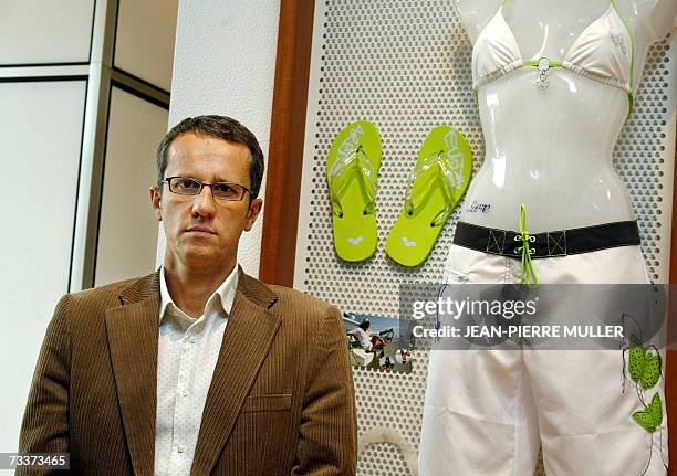 Le directeur general d'Arena TDP Nicolas Preault pose le 20 fevrier 2007 a Libourne, dont la direction de l'usine de maillots de bain Arena a annonce...