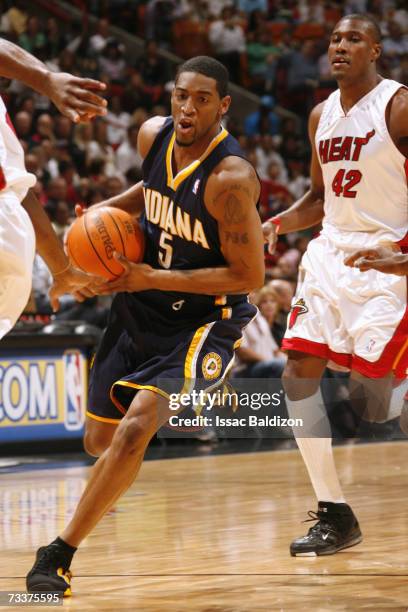 Orien Greene of the Indiana Pacers drives past James Posey of the Miami Heat during a game at American Airlines Arena on January 18, 2007 in Miami,...