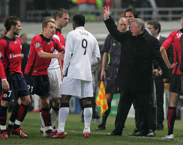 Lille players protest Ryan Giggs' goal during the UEFA Champions League First Knockout Round match between Lille OSC and Manchester United at Stade...