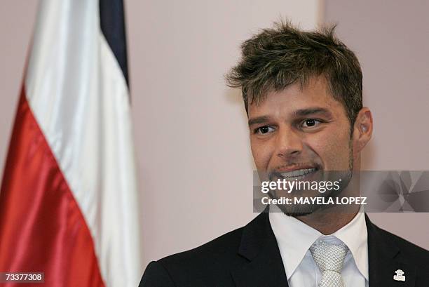 El cantante portorriqueno Ricky Martin ofrece un discurso el 20 de febrero de 2007 en la Casa Presidencial, al este de San Jose. Alli el artista...