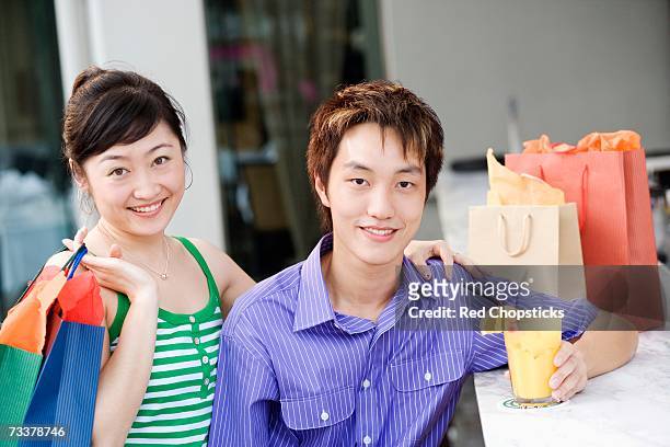 portrait of a young couple smiling - rietje los stockfoto's en -beelden