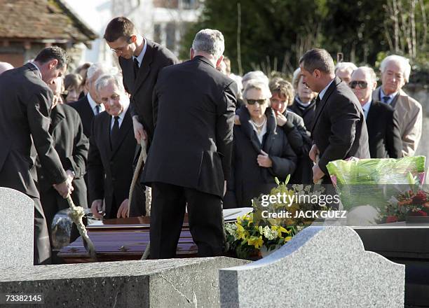 Gretz-Armainvilliers, FRANCE: Aline the second daughter of Maurice Papon, and relatives attend the funeral of French Nazi collaborator Maurice Papon...