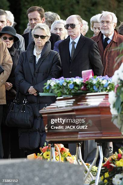 Gretz-Armainvilliers, FRANCE: Aline the second daughter of Maurice Papon, and relatives attend the funeral of French Nazi collaborator Maurice Papon...