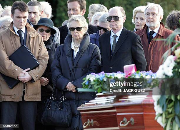 Gretz-Armainvilliers, FRANCE: Aline the second daughter of Maurice Papon, and relatives attend the funeral of French Nazi collaborator Maurice Papon...