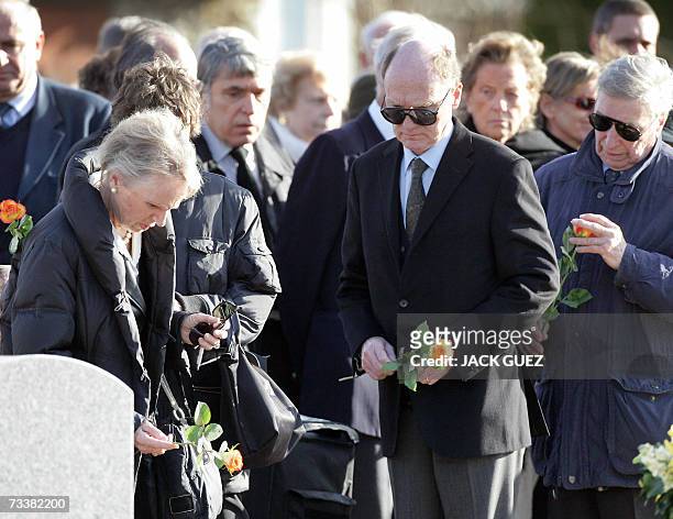 Gretz-Armainvilliers, FRANCE: Aline the second daughter of Maurice Papon, attends with relatives the funeral of French Nazi collaborator Maurice...