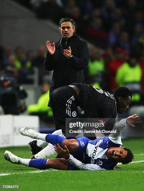 Jose Mourinho of Chelsea applauds the tackle by Michael Essen of Chelsea on Ricardo Quaresma of Porto during the UEFA Champions League, round of...