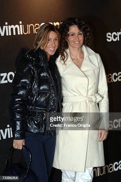 Actresses and sisters Samantha De Grenet and Iliana De Grenet attends the Italian premiere of the movie "Music And Lyrics" at the Warner Moderno...