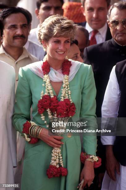 Princess Diana 1991 Lahore Photos and Premium High Res Pictures - Getty ...