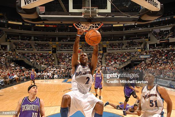 DeShawn Stevenson of the Washington Wizards dunks against the Sacramento Kings in NBA action February 22, 2007 at the Verizon Center in Washington,...