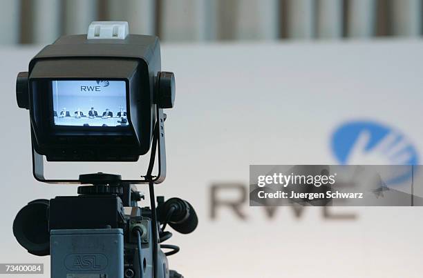 The monitor of a television camera shows the RWE board during the annual news conference February 23, 2007 in Essen, Germany. The German utility firm...