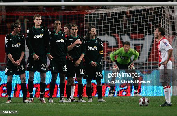 Tim Borowski, Per Mertesacker, Naldo, Miroslav Klsoe, Torsten Frings and Timm Wiese of Bremen await a shot from Kenneth Perez of Ajax during the UEFA...