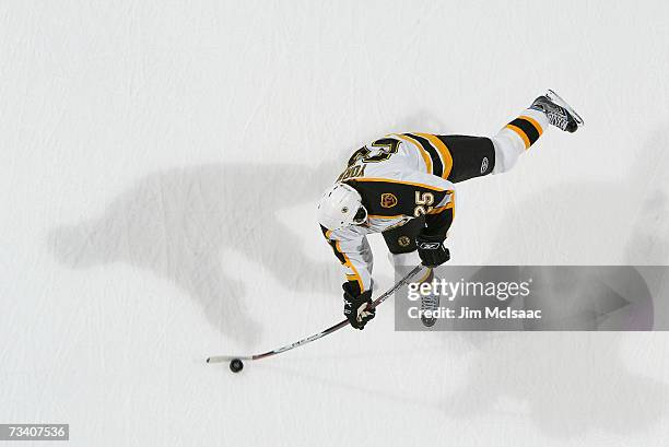 Jason York of the Boston Bruins warms up before the game against the New York Islanders on February 15, 2007 at Nassau Coliseum in Uniondale, New...