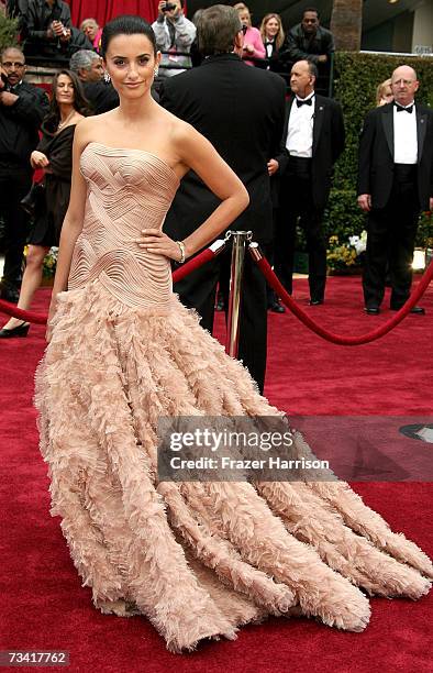 Actress Penelope Cruz attends the 79th Annual Academy Awards held at the Kodak Theatre on February 25, 2007 in Hollywood, California.