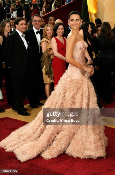 Actress Penelope Cruz attends the 79th Annual Academy Awards held at the Kodak Theatre on February 25, 2007 in Hollywood, California.