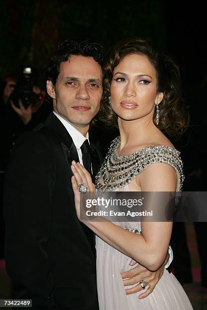 Singer Jennifer Lopez and husband singer Marc Anthony arrive at the 2007 Vanity Fair Oscar Party at Mortons on February 25, 2007 in West Hollywood,...