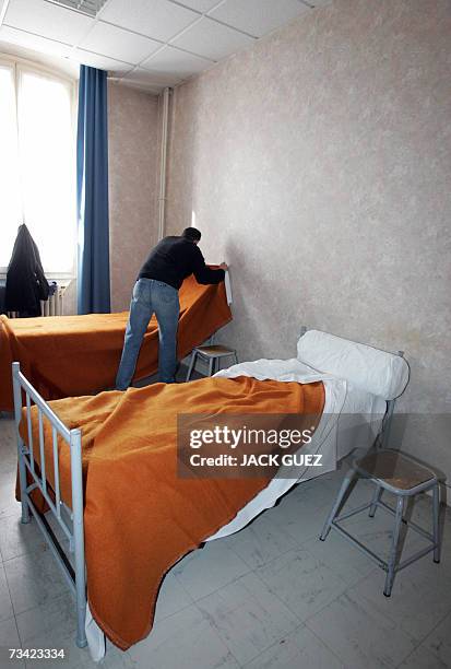 Fontenay-sous-Bois, FRANCE: A homeless person, member of "Les Enfants de Don Quichotte" and coming for the Canal Saint-Martin, makes his bed in a...