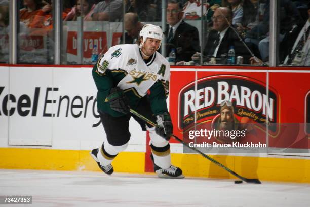 Mike Modano of the Dallas Stars skates against the Minnesota Wild during the game at Xcel Energy Center on February 20, 2007 in Saint Paul,...