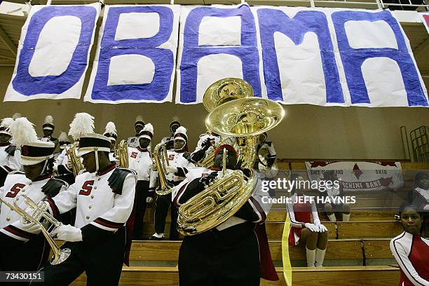Highland Hills, UNITED STATES: Members of the Shaw High School band get ready before US Democratic presidential hopeful Senator Barack Obama from...