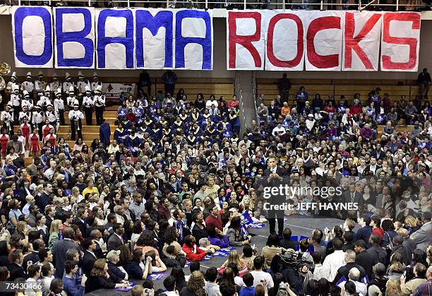 Highland Hills, UNITED STATES: Democratic presidential hopeful Senator Barack Obama, D-IL speaks to supporters during a rally 26 February 2007 at the...